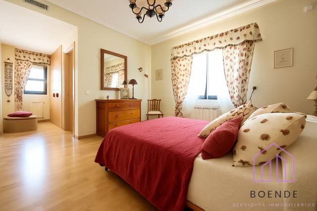 Casa-chalet en Venta en Calle Albert Boadella en Centro