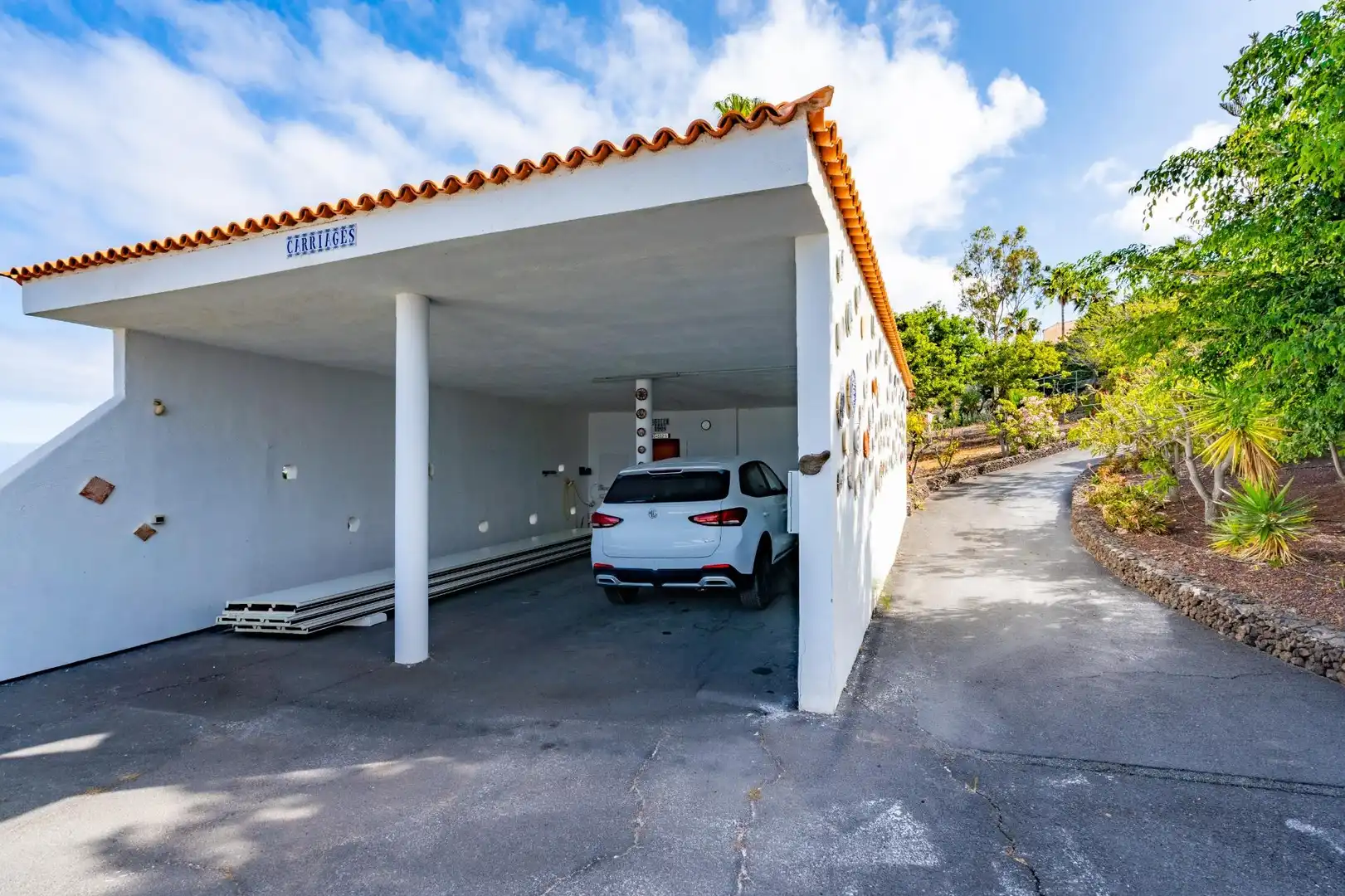 Aparcament de Casa o xalet en venda en Guía de Isora amb Aire condicionat, Jardí privat i Terrassa