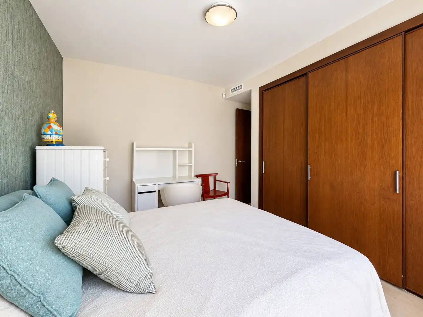Schlafzimmer von Wohnungen zum Verkauf in Marbella mit Klimaanlage, Terrasse und Schwimmbad