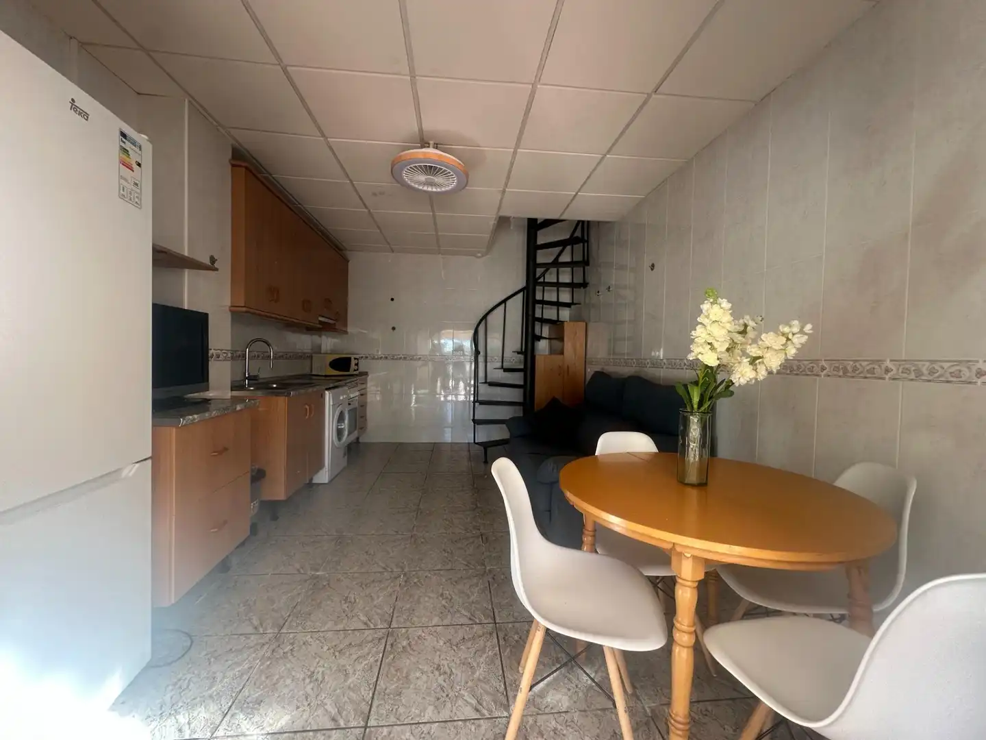 Küche von Wohnung zum Verkauf in Cartagena mit Klimaanlage, Privatgarten und Möbliert