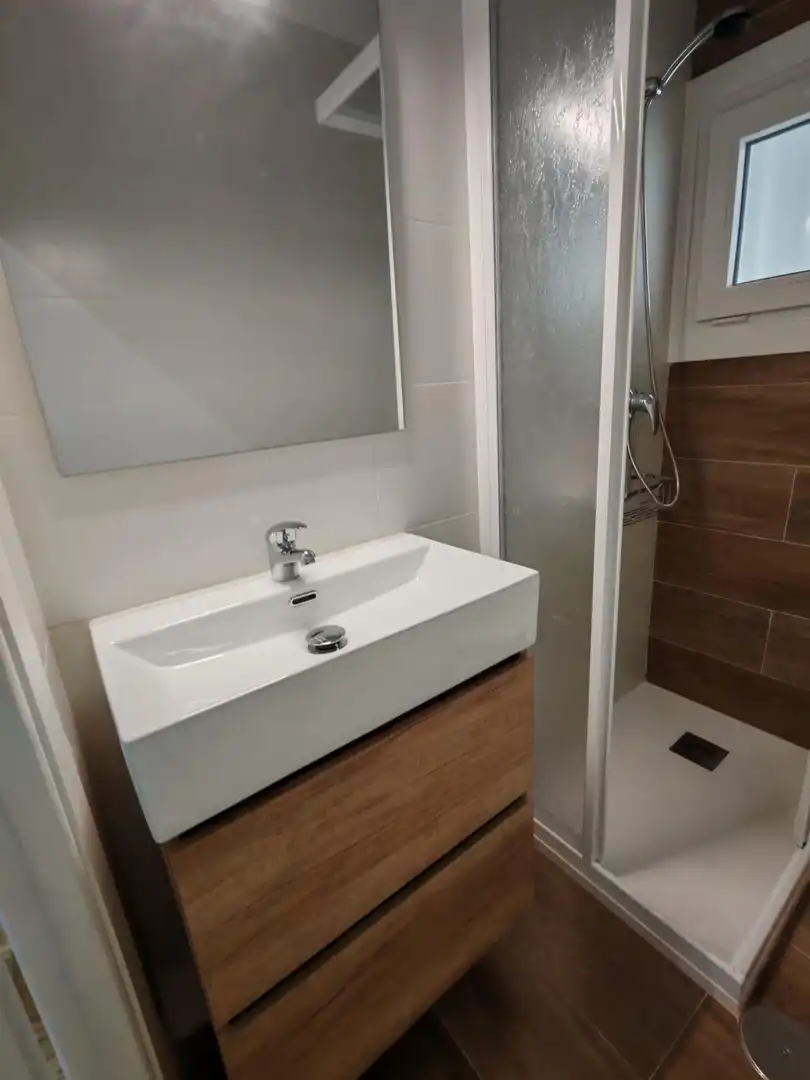 Baño de Piso de alquiler en Vigo  con Calefacción y Balcón