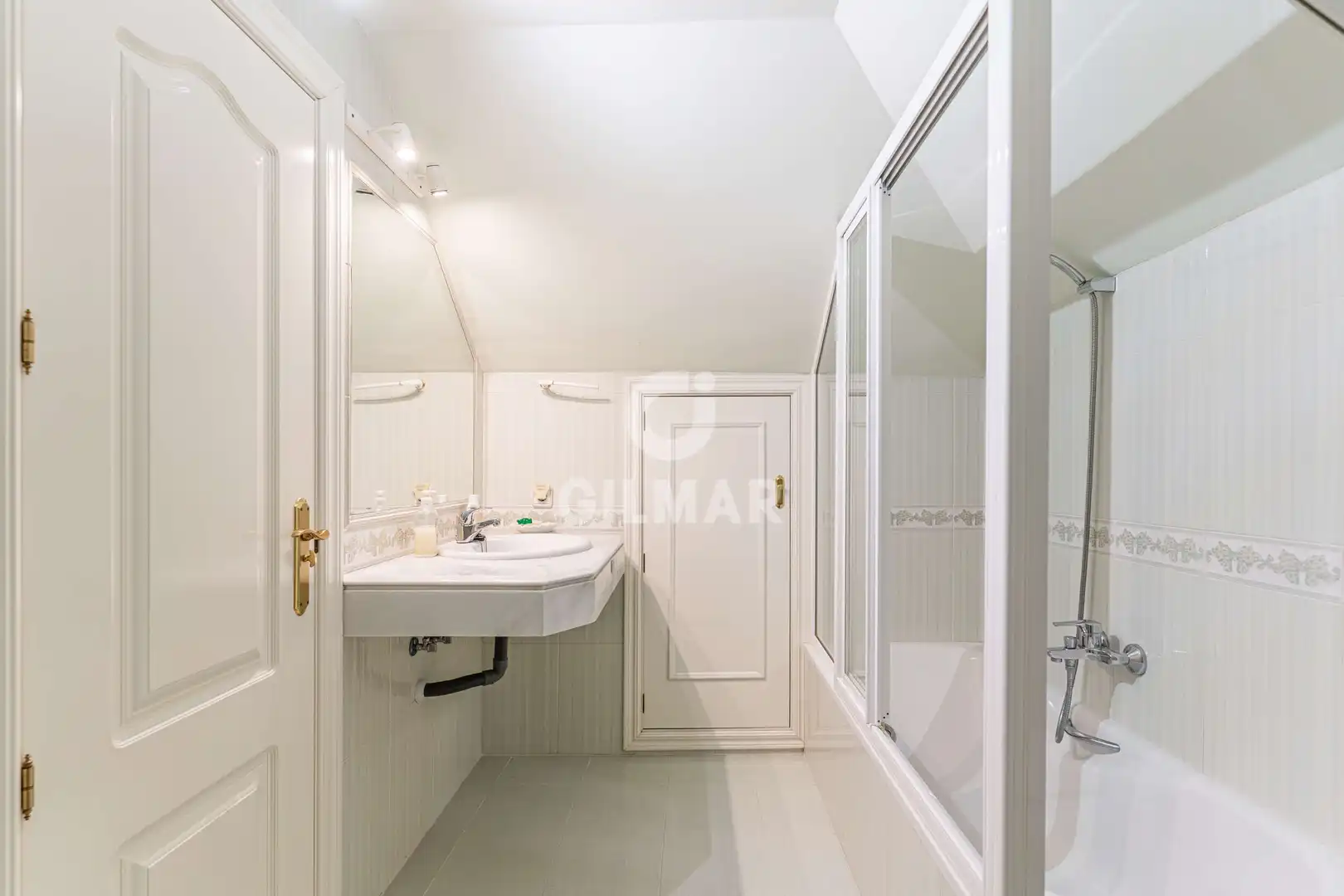 Baño de Casa o chalet en venta en Boadilla del Monte con Calefacción, Jardín privado y Piscina