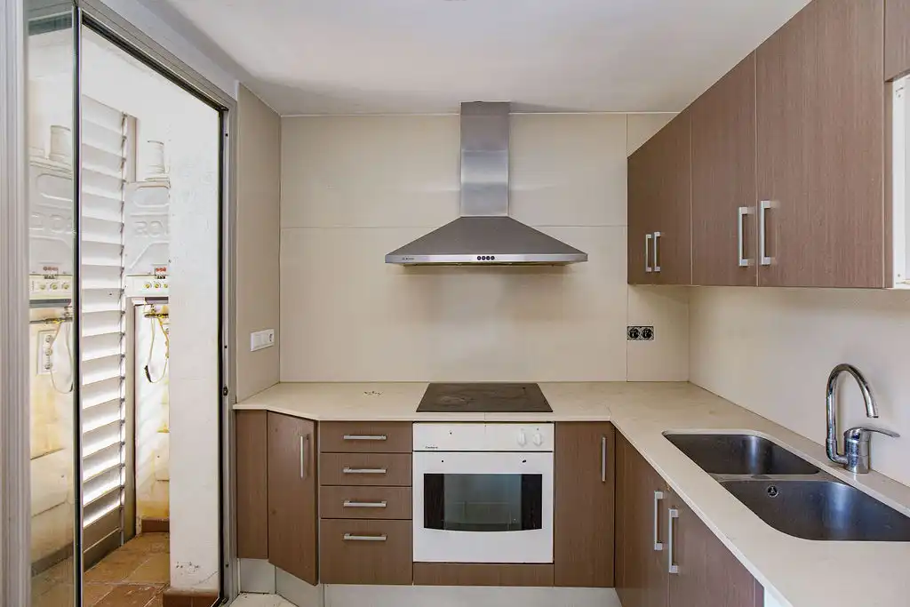 Kitchen of Flat for sale in Girona  with Heating and Storage room