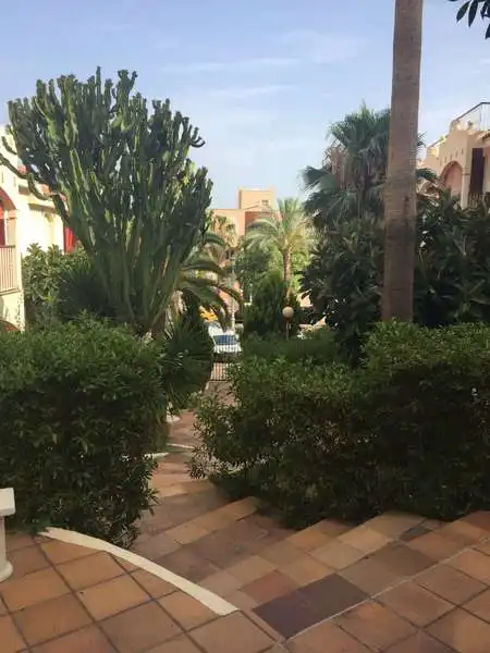 Außenansicht von Wohnung zur Miete in Roquetas de Mar mit Terrasse, Möbliert und Gemeinschaftspool