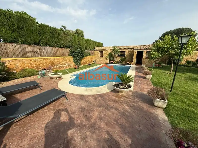 Chalet con piscina en venta en Calle Alcornoque, imagen 5