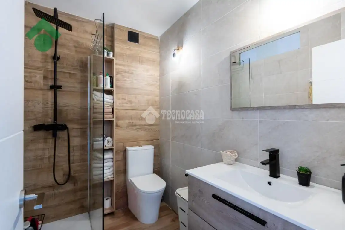Bathroom of Flat for sale in Nerja  with Air Conditioner, Heating and Furnished