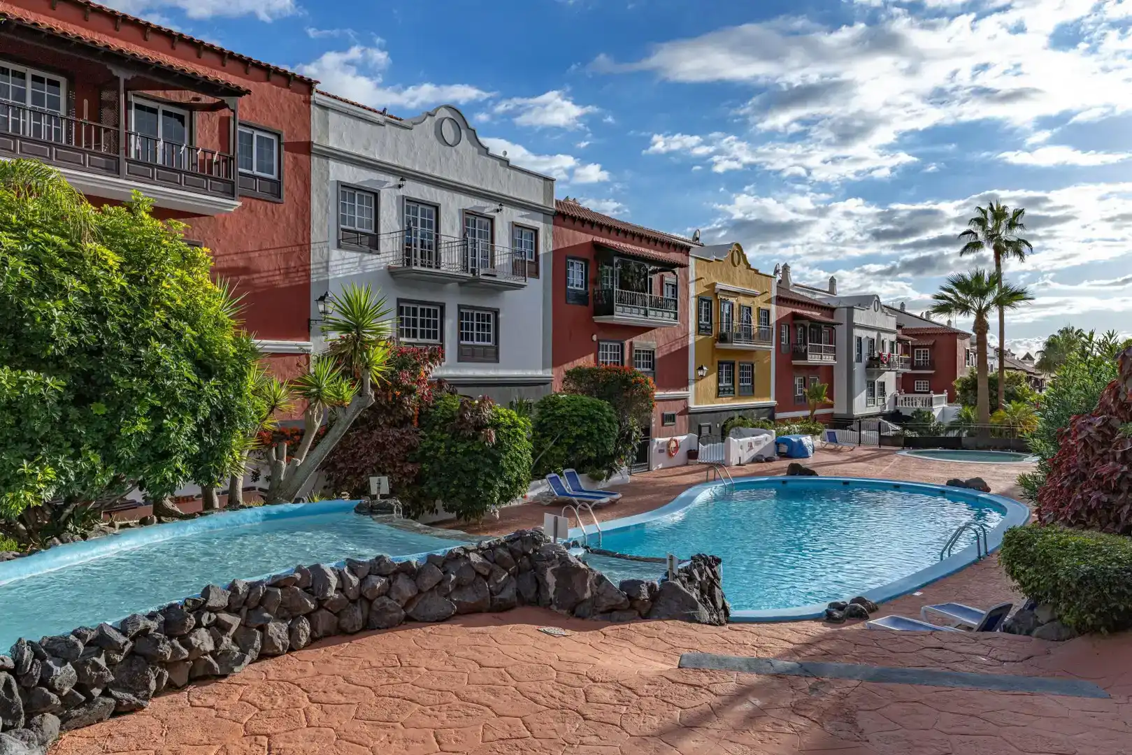 Vista exterior de Casa adosada en venda en Adeje amb Piscina i Balcó