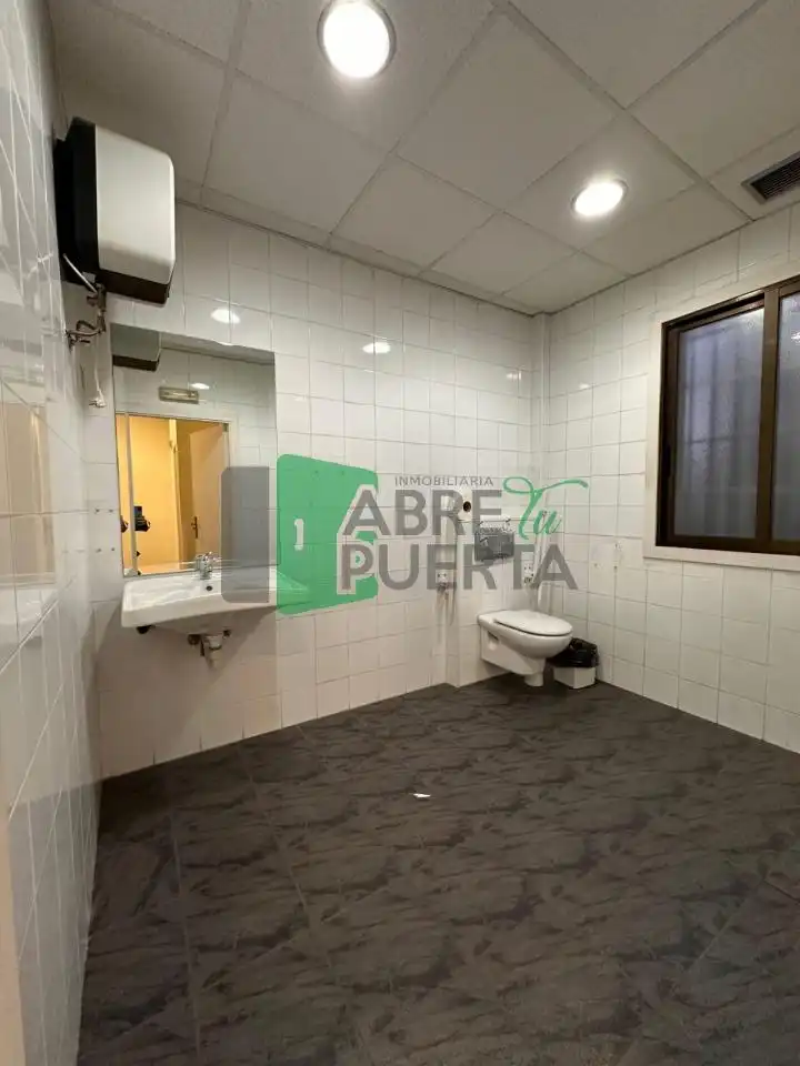 Baño de Local de alquiler en Ourense Capital 
