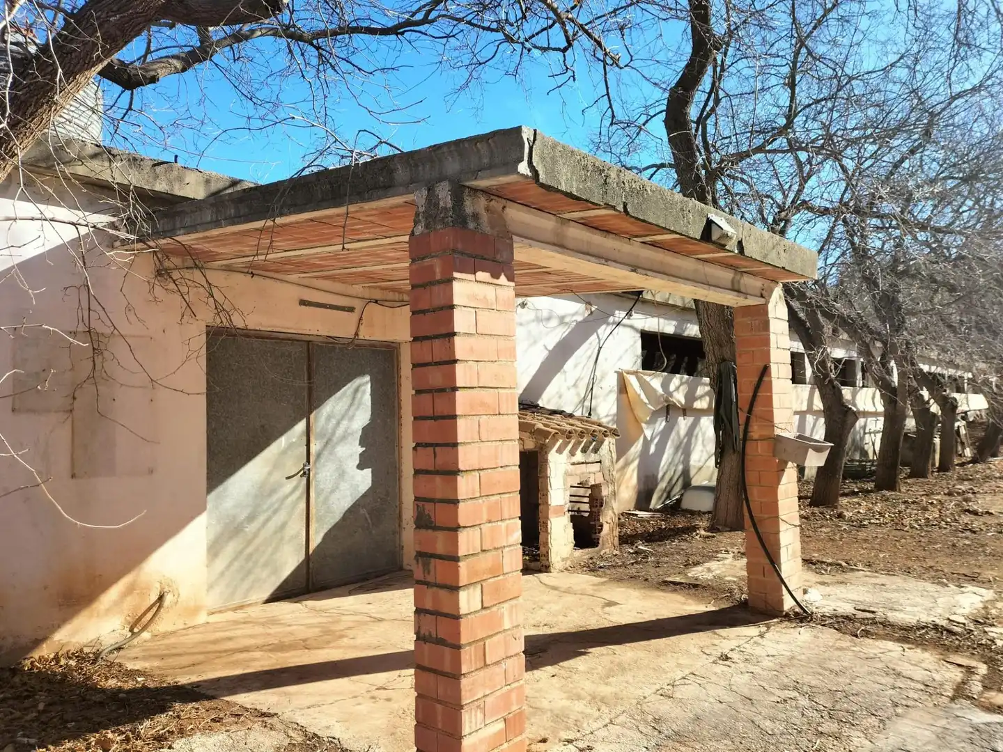 Exterior view of Commercial properties for sale in Navarrés