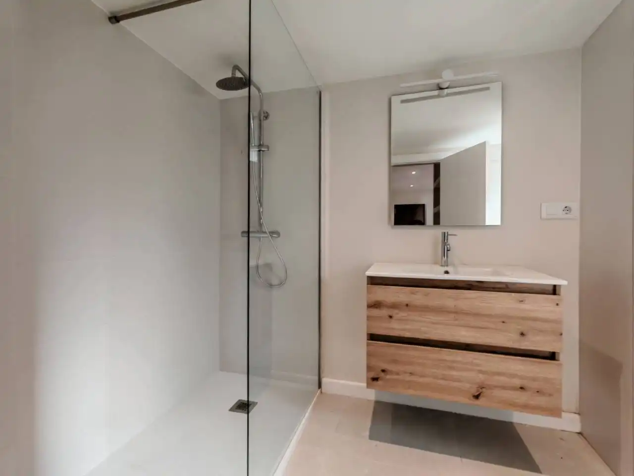 Baño de Piso de alquiler en Albons con Aire acondicionado, Terraza y Balcón