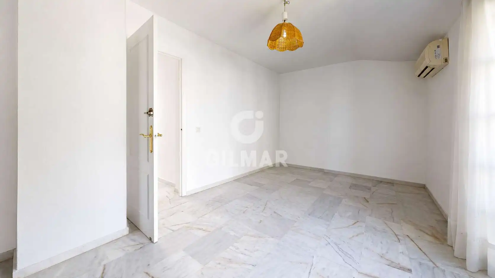 Habitación de Casa adosada en venta en Fuengirola con Calefacción, Jardín privado y Piscina