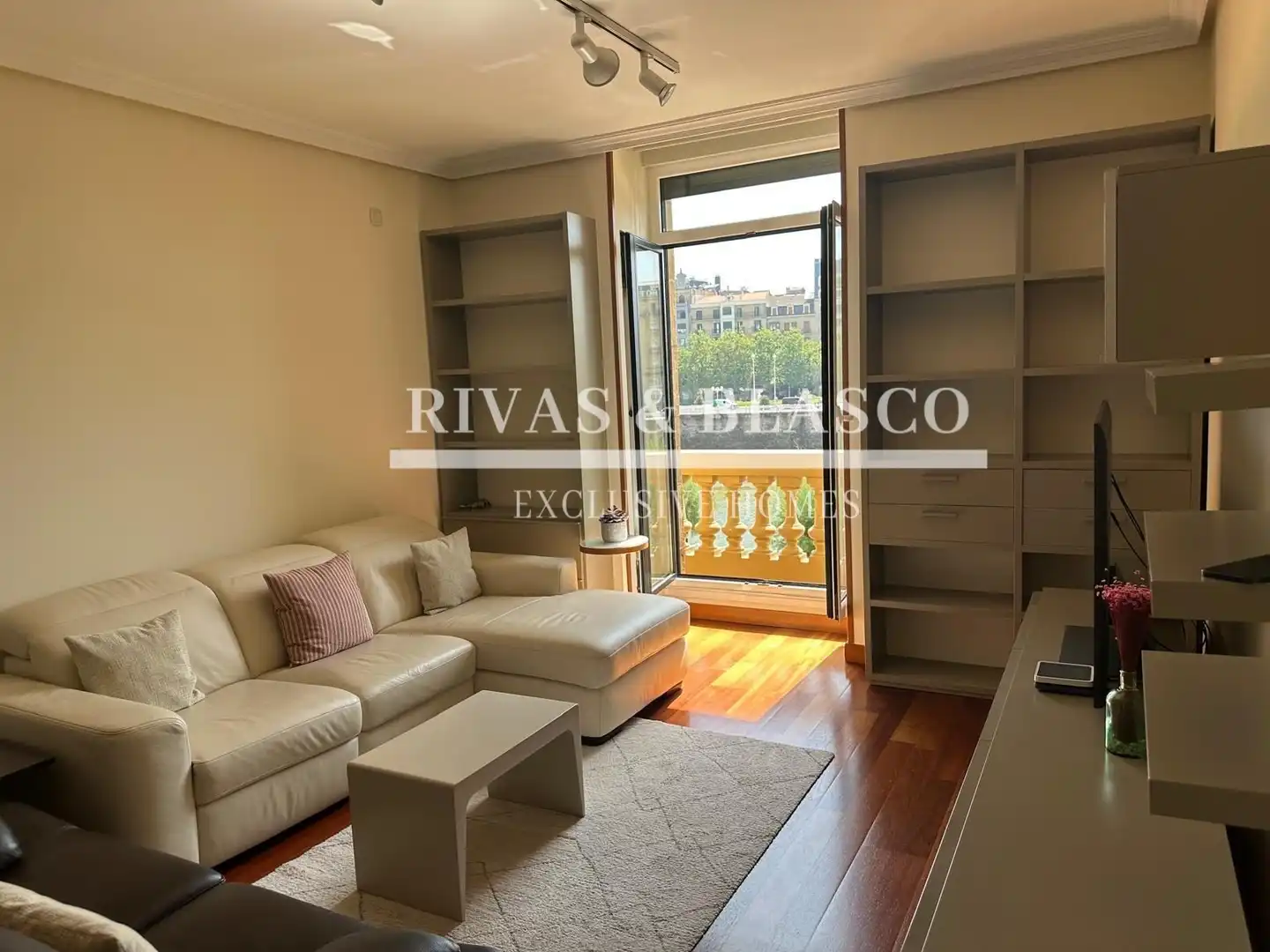 Sala d'estar de Apartament de lloguer en Donostia - San Sebastián  amb Aire condicionat, Calefacció i Moblat