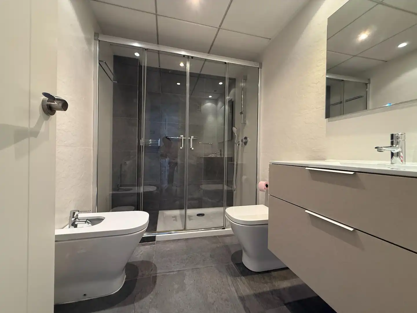 Baño de Piso de alquiler en Zaragoza con Aire acondicionado, Calefacción y Parquet