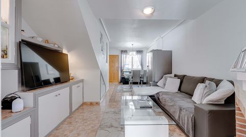 Esta fantástica casa adosada de tres dormitorios y dos baños está situada dentro del bien cuidado complejo Amapolis 3, ofreciendo, imatge 5