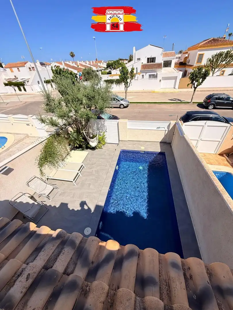 Piscina de Casa adosada en venta en Pilar de la Horadada con Aire acondicionado, Calefacción y Jardín privado