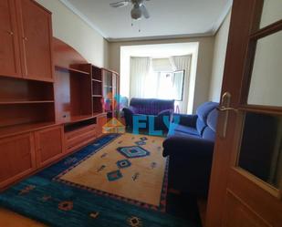 Sala d'estar de Pis en venda en Ourense Capital  amb Calefacció, Parquet i Moblat