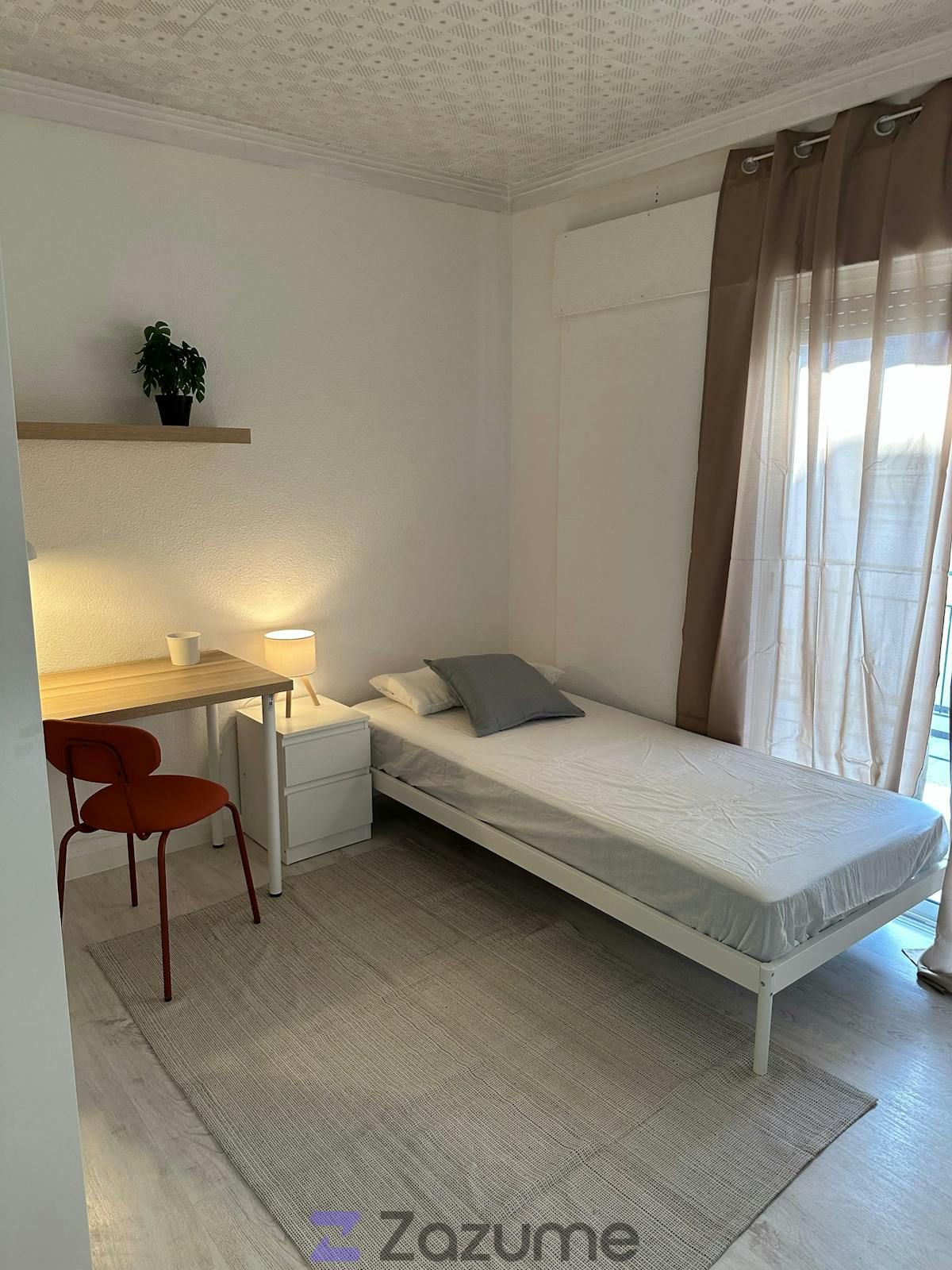 Bedroom of Flat to share in Majadahonda  with Heating, Parquet flooring and Furnished