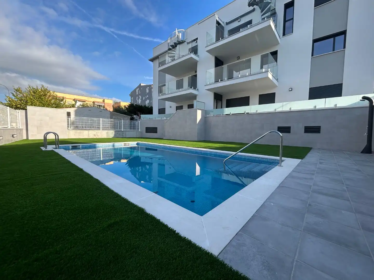 Swimming pool of Flat for rent in Marítim