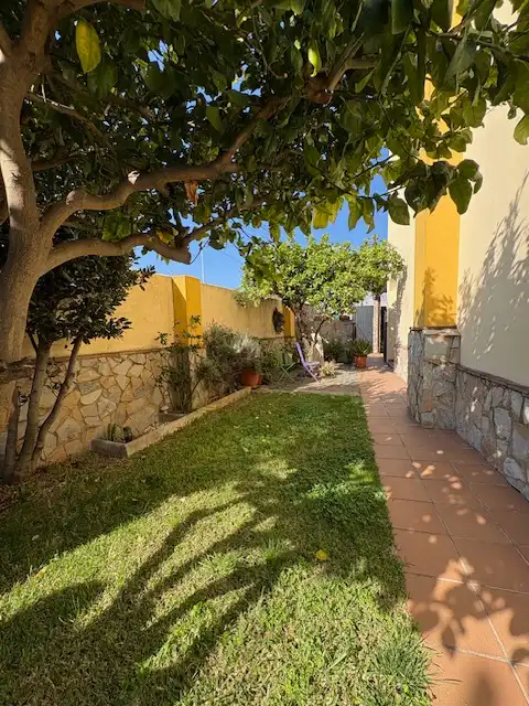 Garden of Detached homes for sale in Algeciras  with Air Conditioner, Private garden and Terrace