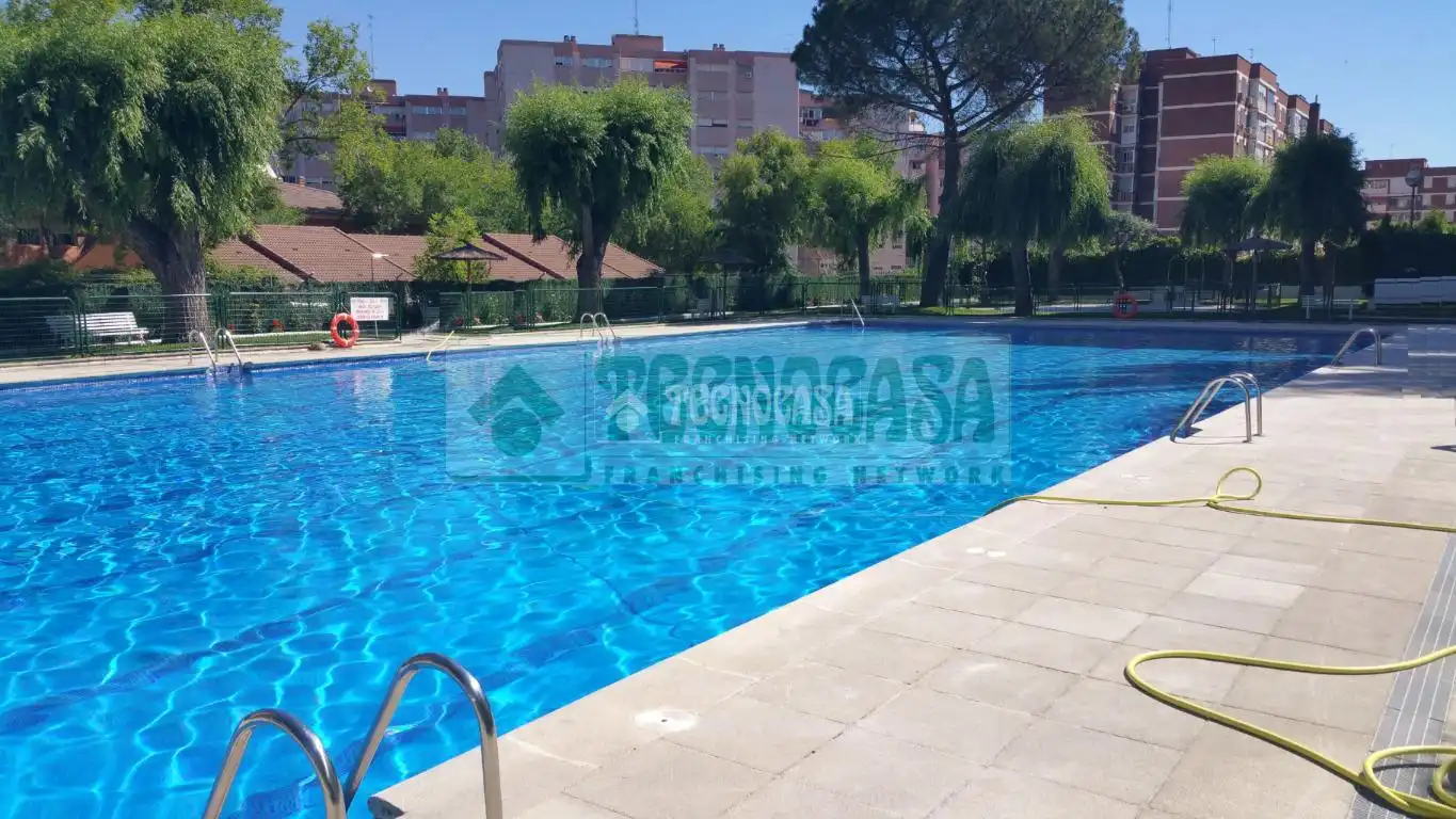 Swimming pool of Flat for sale in Fuenlabrada  with Community pool