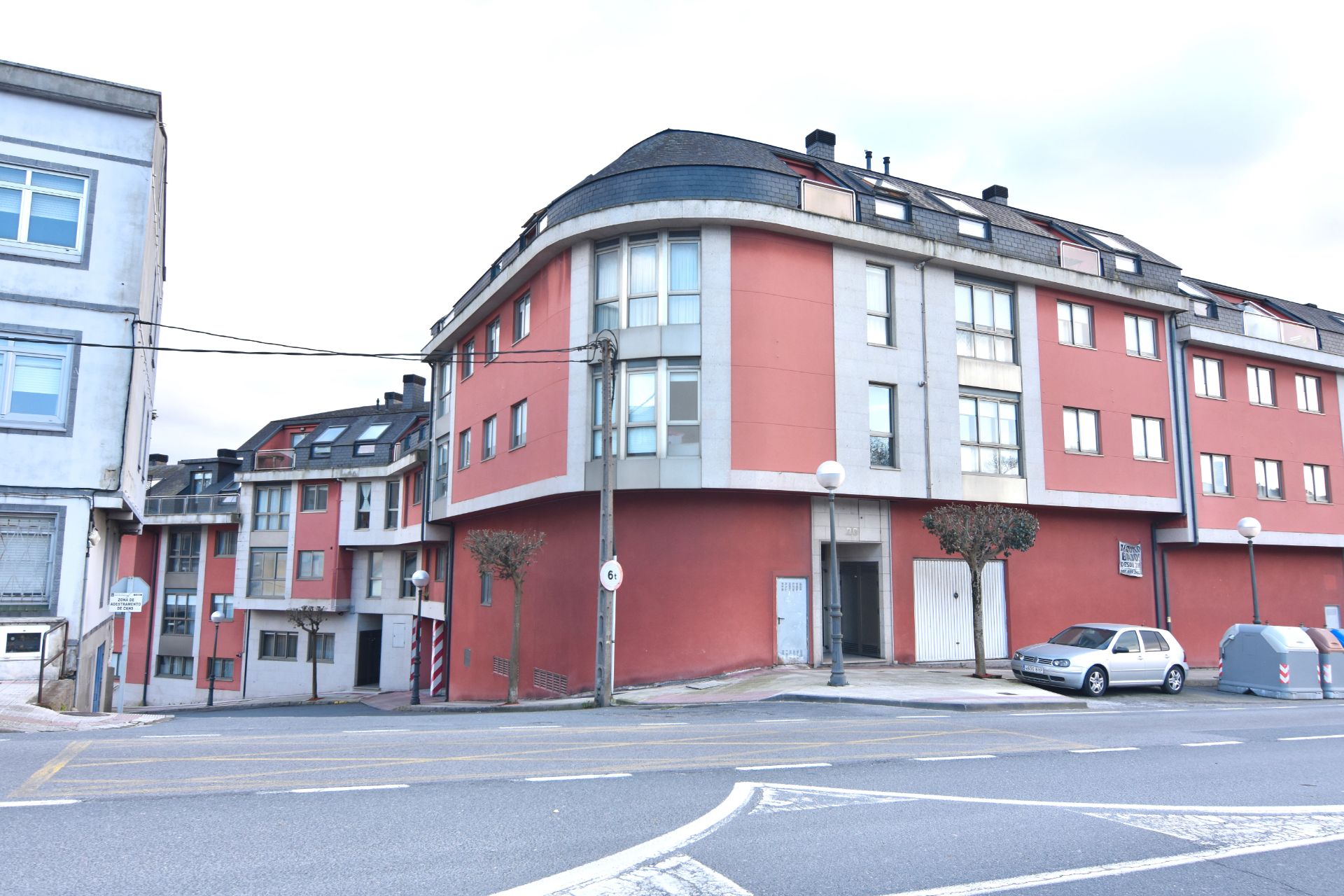 Vista exterior de Pis en venda en Arteixo amb Calefacció, Parquet i Terrassa