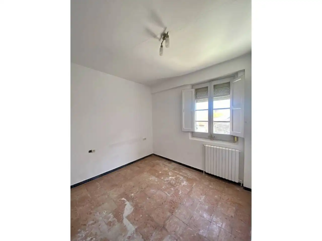 Dormitori de Casa o xalet en venda en Sant Joan Les Fonts amb Calefacció i Jardí privat