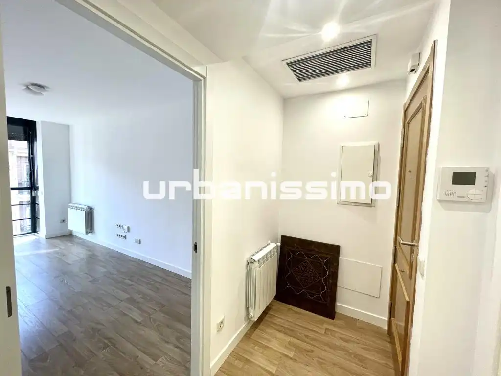 Flat for rent in Calle de Granada, Pacífico