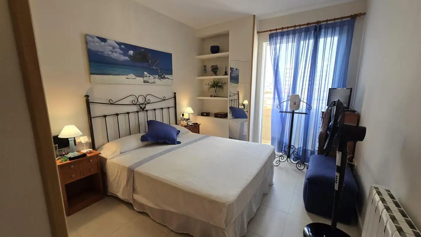 Habitación de Apartamento de alquiler en Gandia con Terraza, Amueblado y Piscina comunitaria