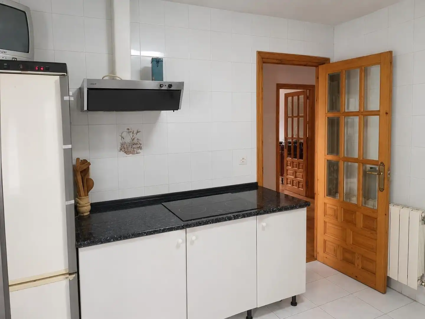 Cocina de Finca rústica en venta en Valle de Losa con Jardín privado, Amueblado y Alarma