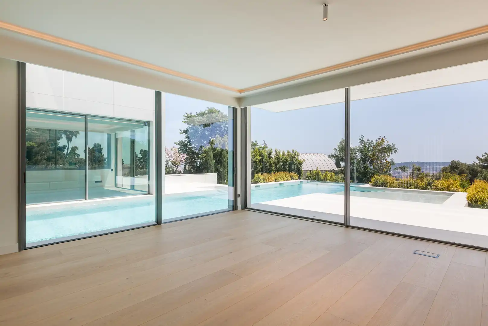 Swimming pool of Houses for sale in Barcelona  with Air Conditioner, Heating and Private garden