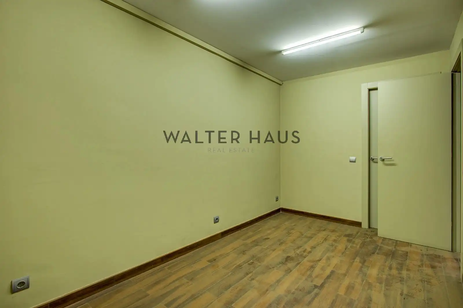 Office for sale in Barcelona  with Air Conditioner