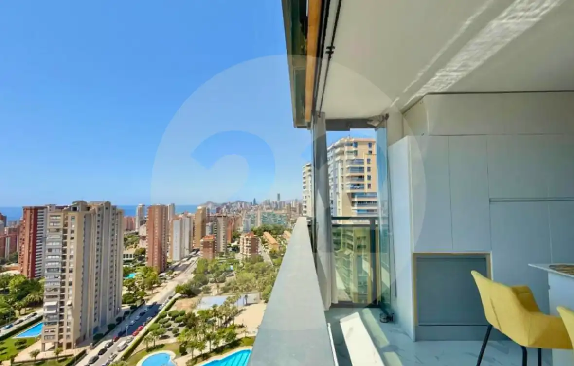 Vista exterior de Apartament de lloguer en Benidorm amb Aire condicionat, Terrassa i Piscina