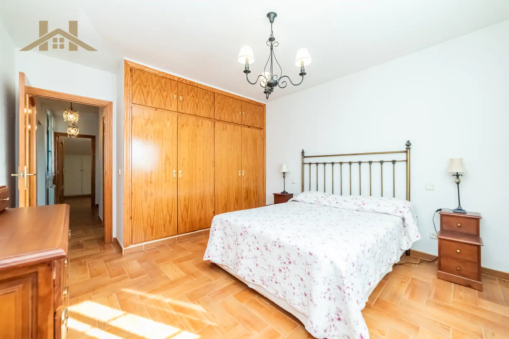 Dormitori de Casa adosada en venda en San Martín de Valdeiglesias amb Aire condicionat, Calefacció i Jardí privat