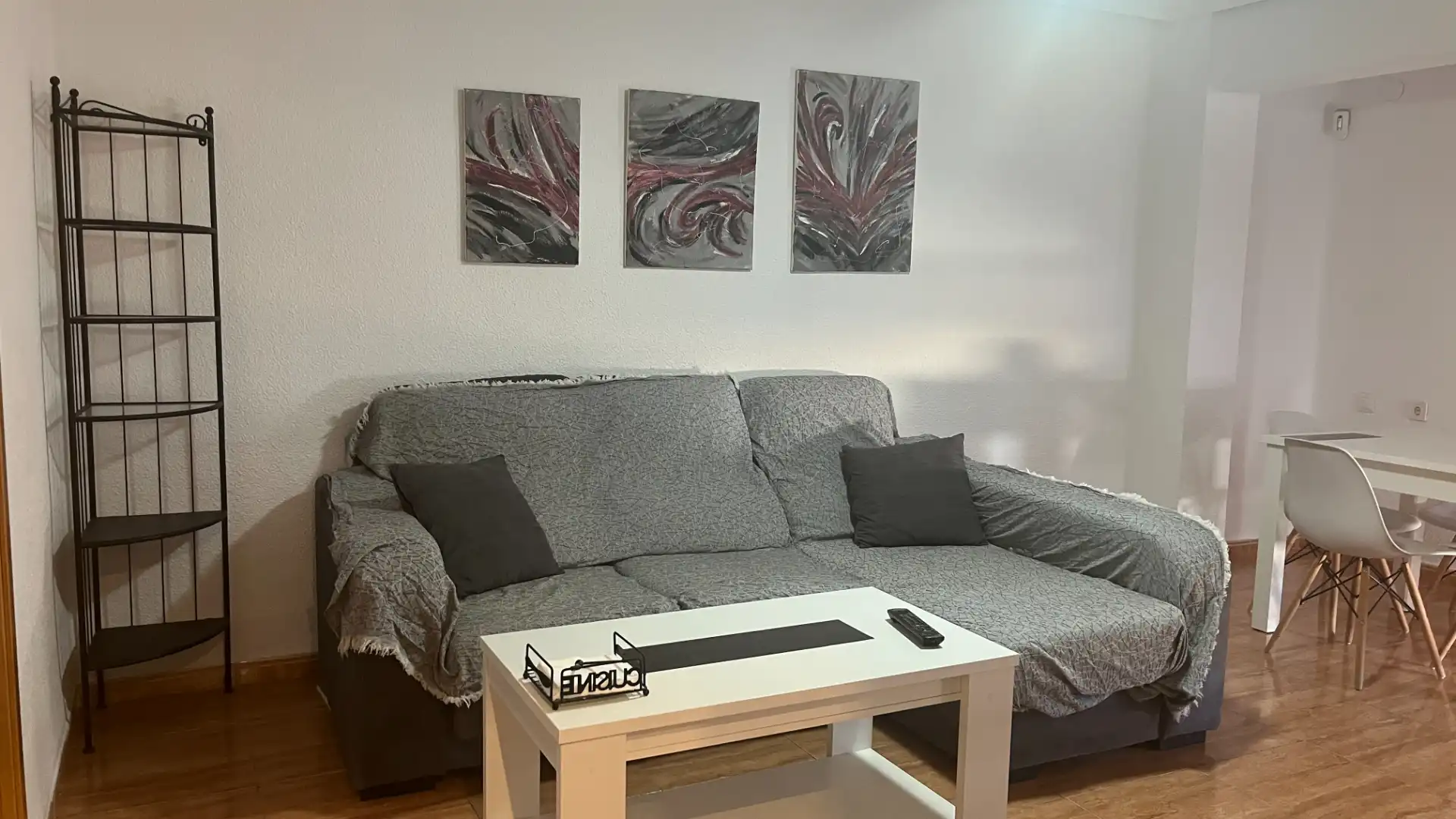 Sala d'estar de Pis de lloguer en  Valencia Capital amb Moblat, Forn i Rentadora