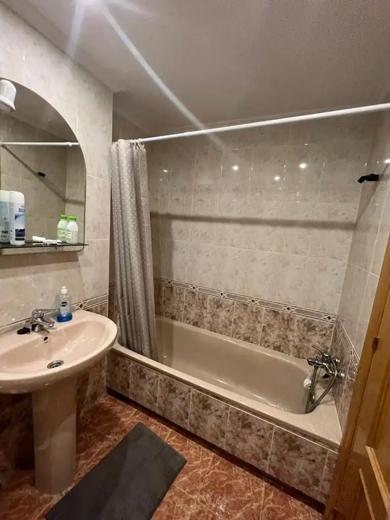 Flat for rent in Calle las Infantas, Universidad - Las Huelgas
