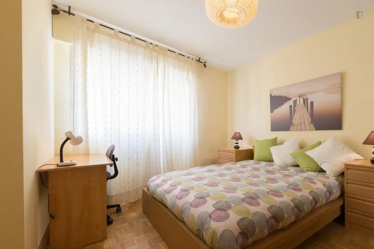 Habitación en Reyes Católicos