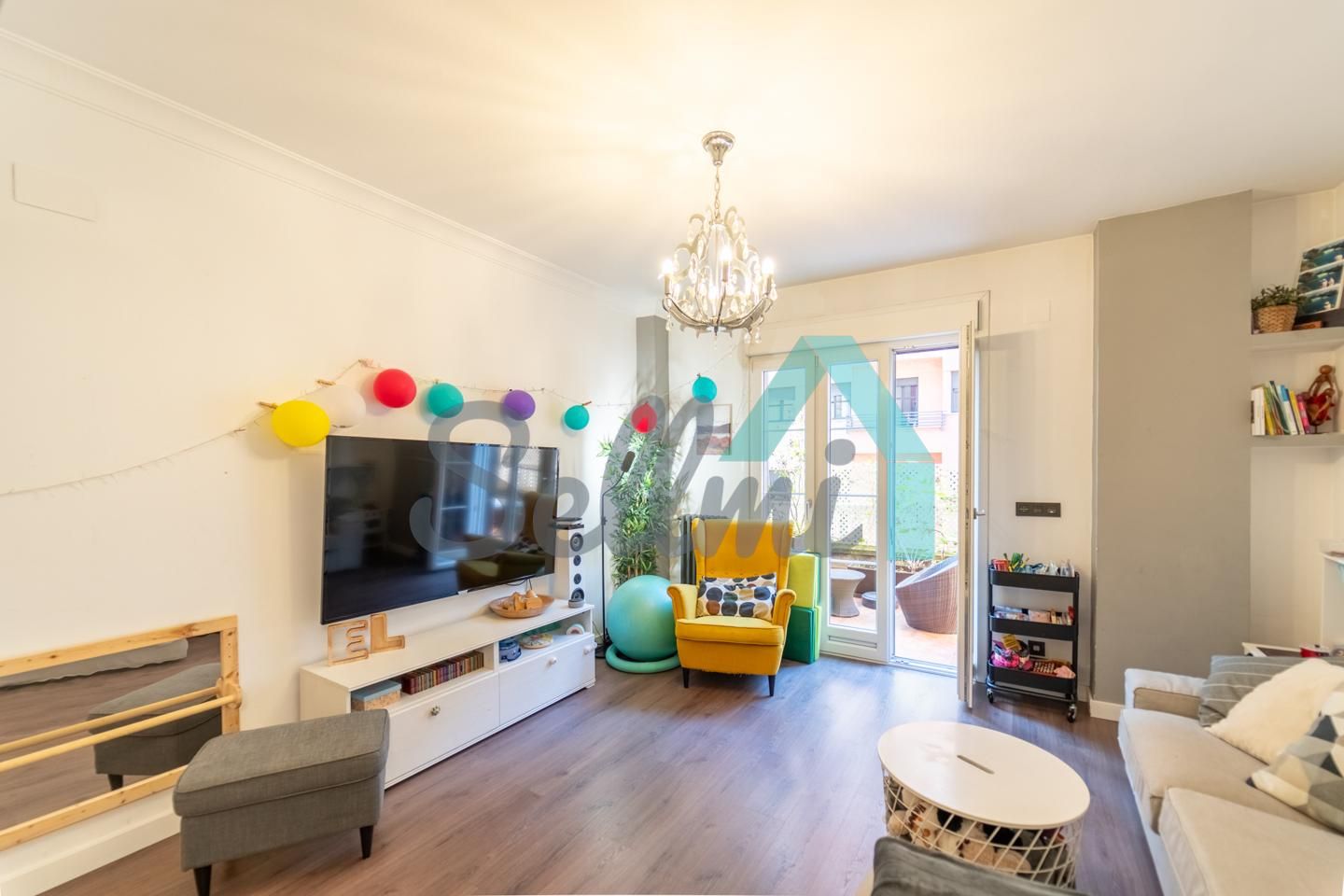 Sala d'estar de Pis en venda en Oviedo  amb Calefacció, Terrassa i Traster