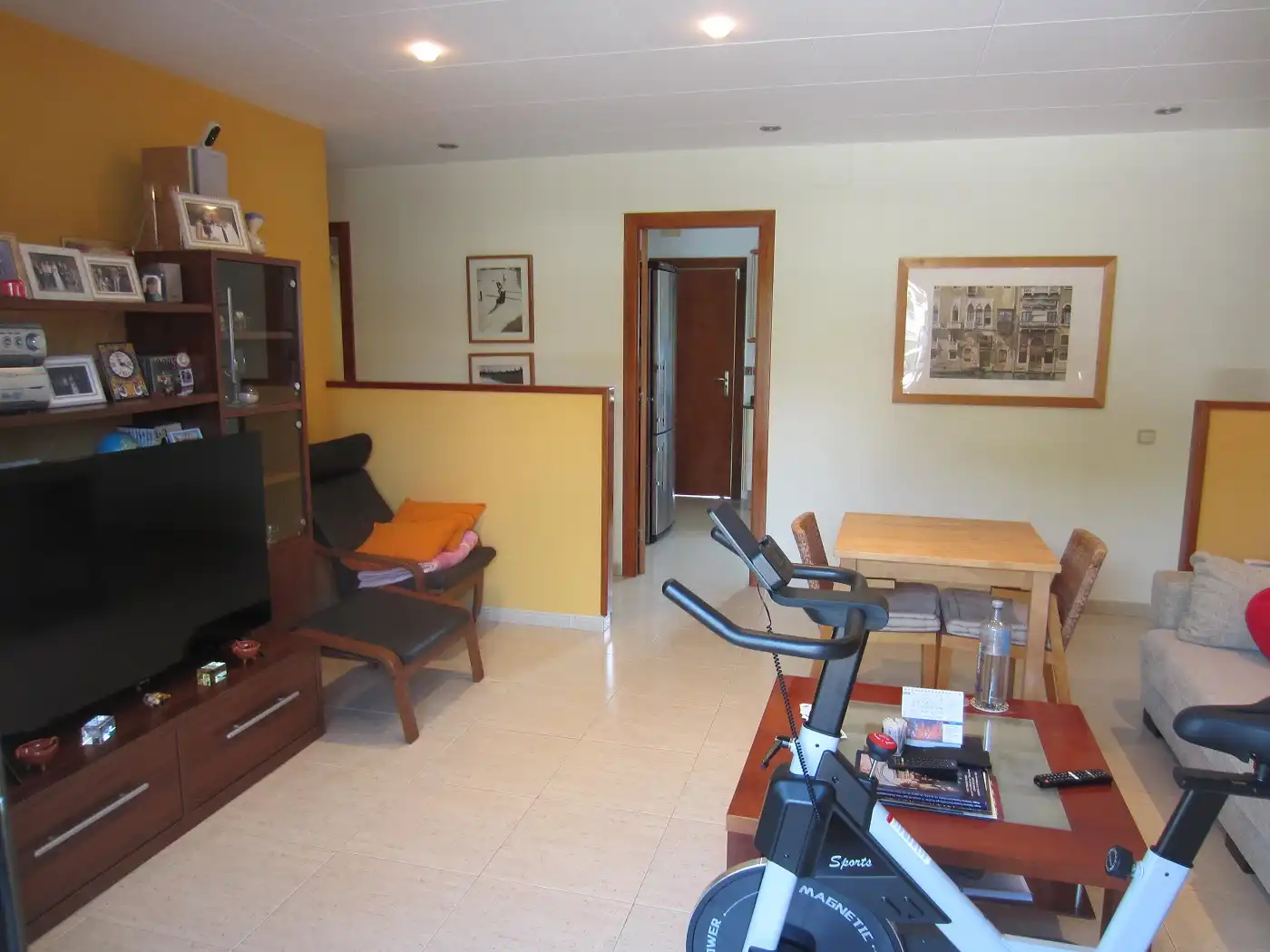 Sala d'estar de Local en venda en Castelldefels amb Aire condicionat, Calefacció i Terrassa