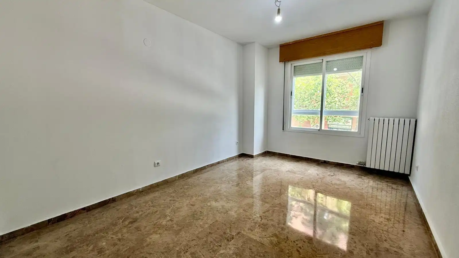 Bedroom of Flat for rent in Zaragoza  with Heating, Terrace and Storage room