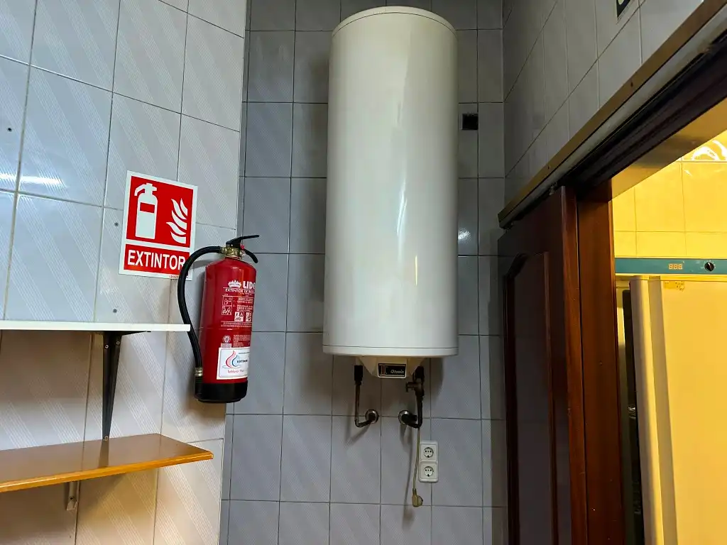 Baño de Local de alquiler en Gijón  con Amueblado