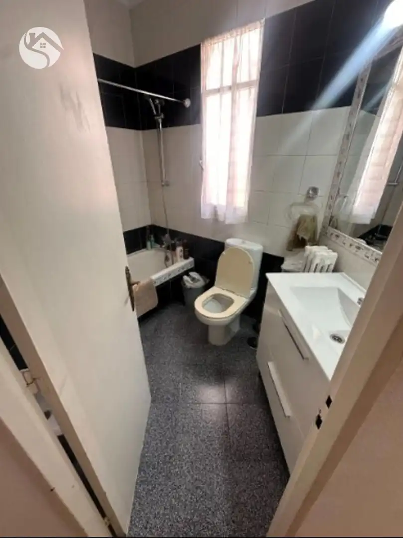 Baño de Piso de alquiler en Cuenca con Calefacción, Terraza y Trastero