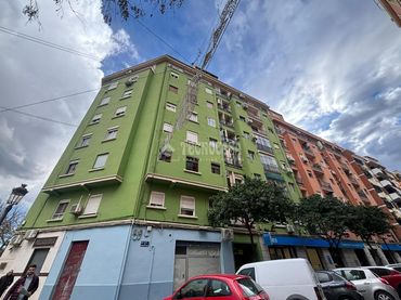 Pis amb balcó en venda a L'Olivereta