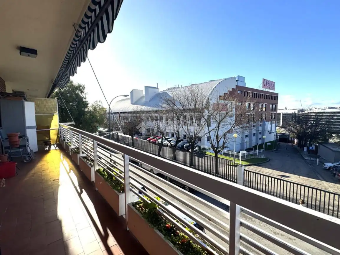 Vista exterior de Piso en venta en Madrid