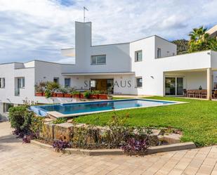 Vista exterior de Casa o xalet en venda en Badalona amb Terrassa, Piscina i Balcó