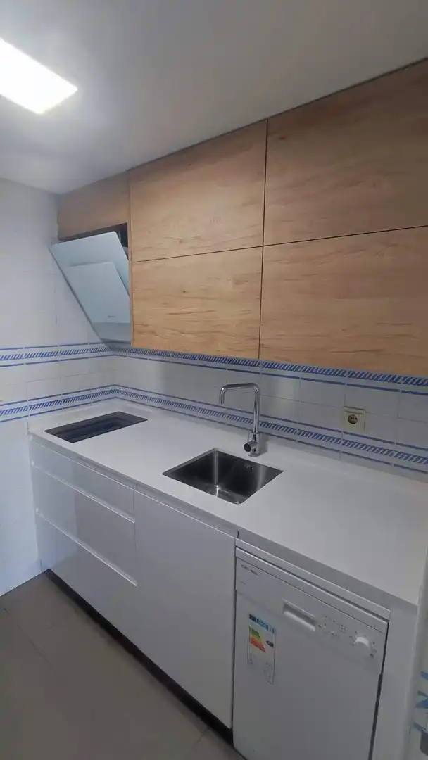Cuina de Apartament de lloguer en El Ejido amb Aire condicionat, Terrassa i Balcó