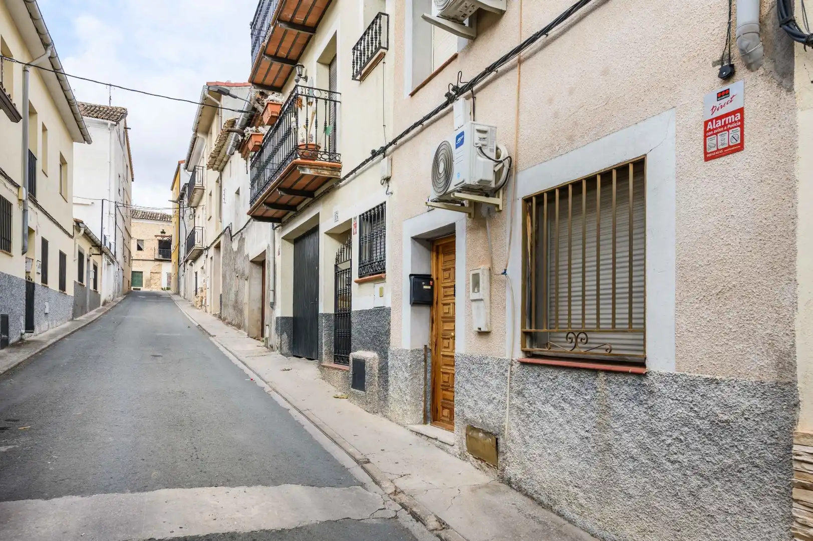 Exterior view of Detached homes for sale in Sacedón  with Air Conditioner and Alarm