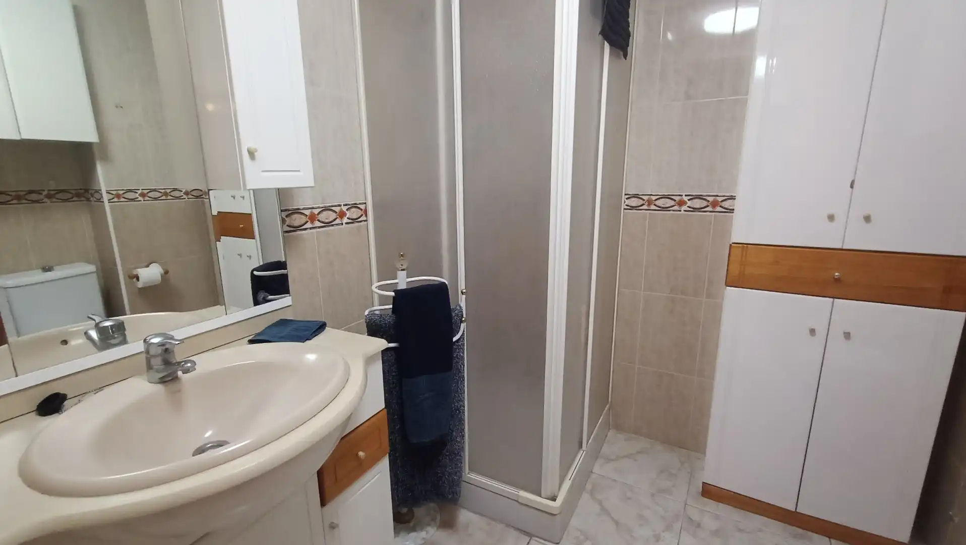 Badezimmer von Wohnungen zur Miete in Granadilla de Abona mit Möbliert, Ofen und Waschmaschine