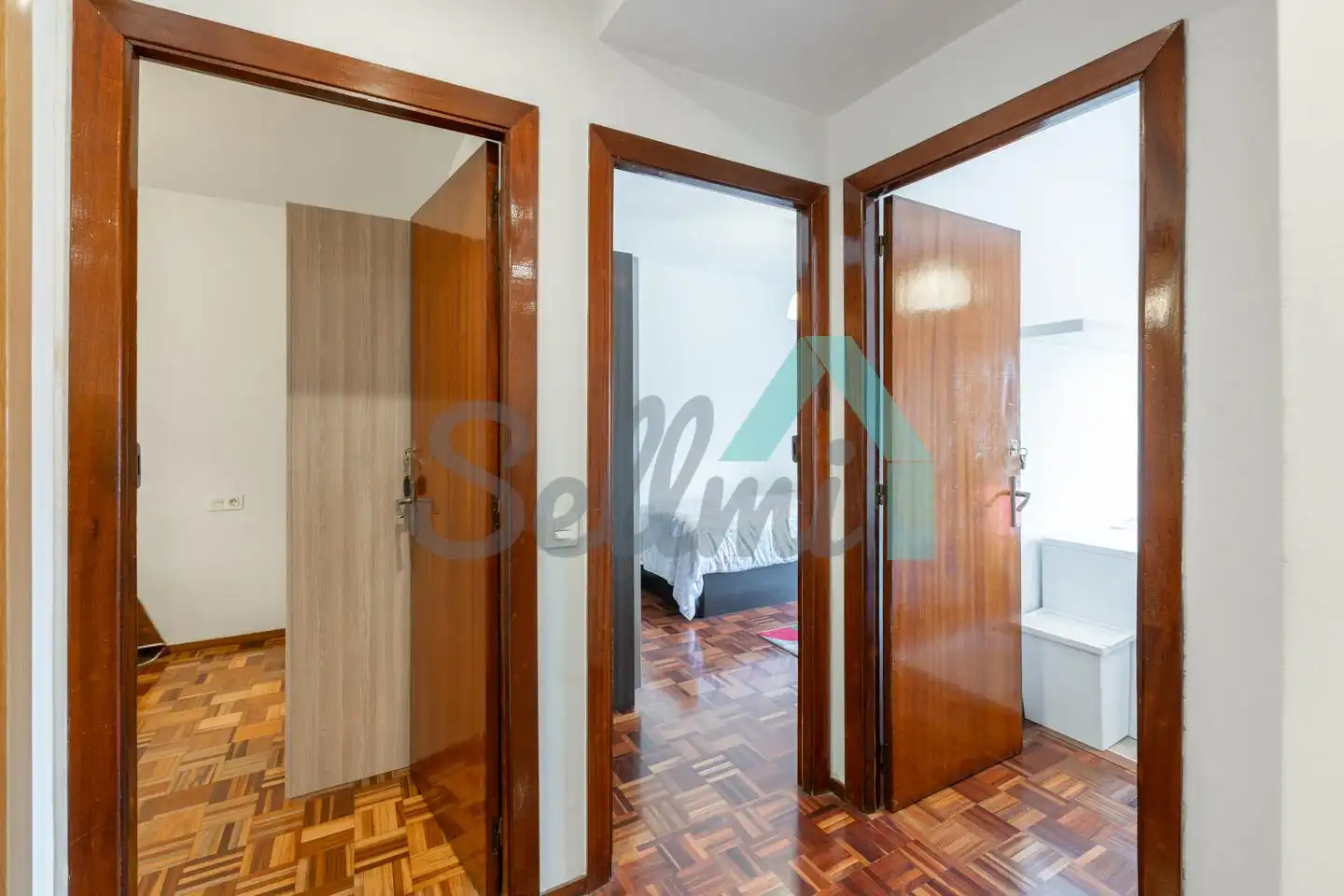 Room in Paz, El Cristo