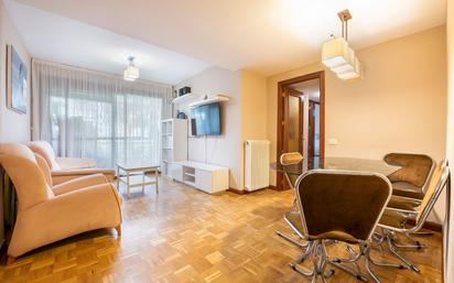 Living room of Flat for sale in  Madrid Capital  with Air Conditioner, Terrace and Furnished