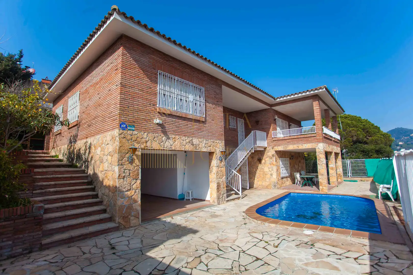 Casa amb terrassa en venda a Canyelles, imagen 2